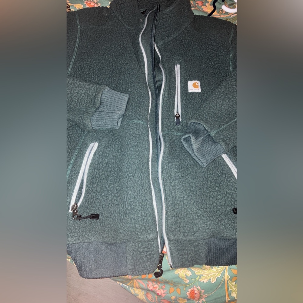 Woman carharrt Sherpa jacket